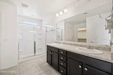Bath - 8889 E Abrams Loop, Tucson, AZ 85710 photo 1 of 3