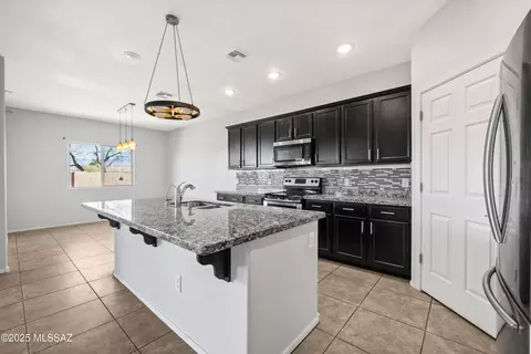 8889 E Abrams Loop, Tucson, AZ 85710