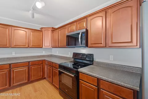Kitchen - 5741 E Bellow Ln, Tucson, AZ 85712 photo 4 of 6