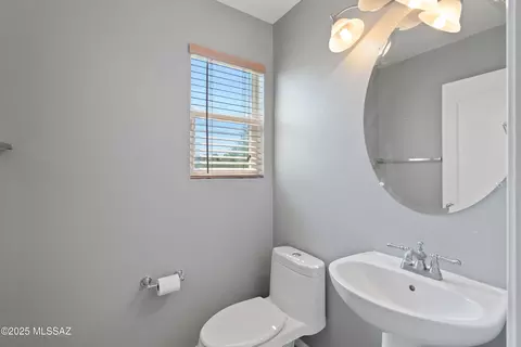 Bath - 5741 E Bellow Ln, Tucson, AZ 85712 photo 1 of 7