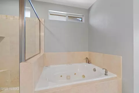 Bath - 5741 E Bellow Ln, Tucson, AZ 85712 photo 4 of 7