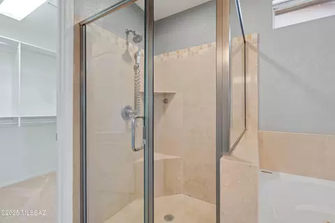 Bath - 5741 E Bellow Ln, Tucson, AZ 85712 photo 5 of 7