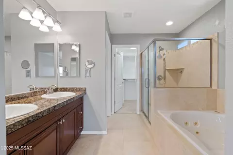 Bath - 5741 E Bellow Ln, Tucson, AZ 85712 photo 2 of 7