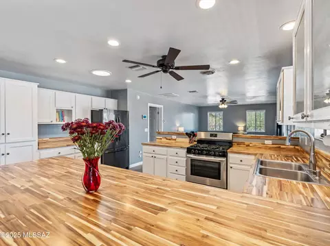 Kitchen - 2660 E Darlene Ln, Vail, AZ 85641 photo 3 of 6