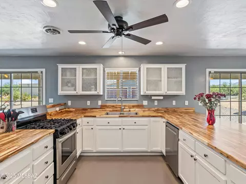 Kitchen - 2660 E Darlene Ln, Vail, AZ 85641 photo 4 of 6