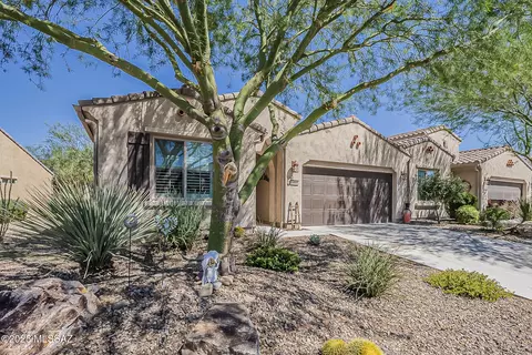 1082 N Broken Hills Dr, Green Valley, AZ 85614