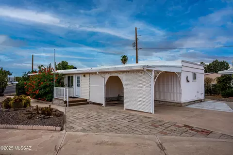 6001 W Flying M St, Tucson, AZ 85713