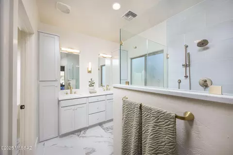 Bath - 3509 E Slippery Rock Dr, Vail, AZ 85641 photo 1 of 4