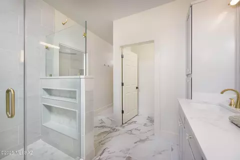 Bath - 3509 E Slippery Rock Dr, Vail, AZ 85641 photo 3 of 4