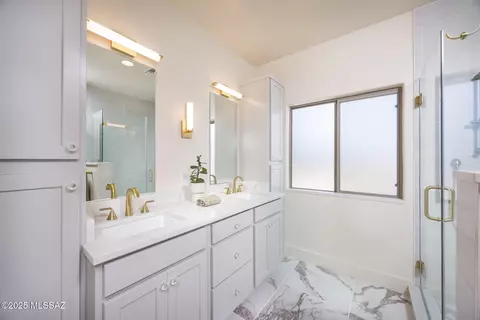 Bath - 3509 E Slippery Rock Dr, Vail, AZ 85641 photo 2 of 4