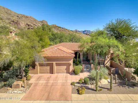6404 N Desert Wind Cir, Tucson, AZ 85750