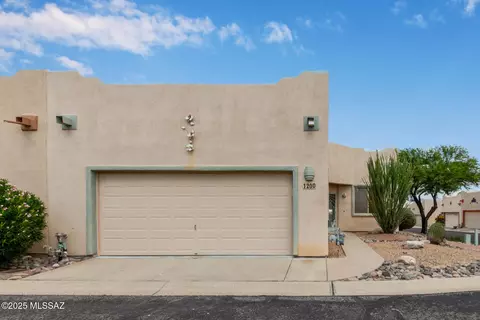 1200 N Chilson Ct, Green Valley, AZ 85614