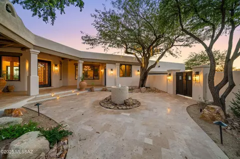 7370 N Catalina Ridge Dr, Tucson, AZ 85718