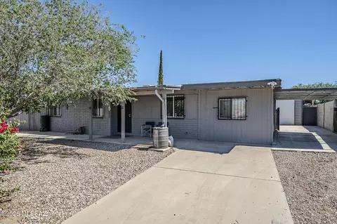 7042 E 42nd St, Tucson, AZ 85730