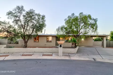 7394 N Dickinson Pl, Tucson, AZ 85741