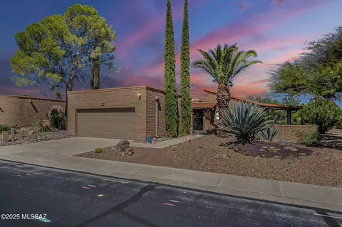 924 W Desert Hills Dr, Green Valley, AZ 85622