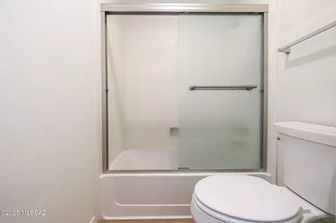 Bath - 14085 E Copper Mesa Ct, Vail, AZ 85641 photo 5 of 5