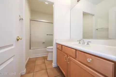 Bath - 14085 E Copper Mesa Ct, Vail, AZ 85641 photo 4 of 5