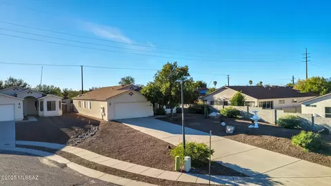 3140 S Imagination Dr, Tucson, AZ 85730