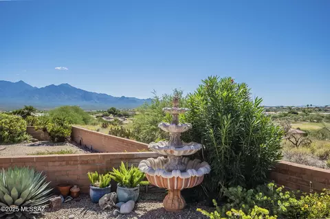 2025 W Via Nuevo Leon, Green Valley, AZ 85622
