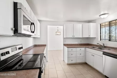Kitchen - 7456 E 35th St, Tucson, AZ 85710 photo 2 of 4