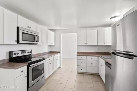 Kitchen - 7456 E 35th St, Tucson, AZ 85710 photo 1 of 4