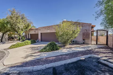 1900 E Campbell Ter, Tucson, AZ 85718 photo 4