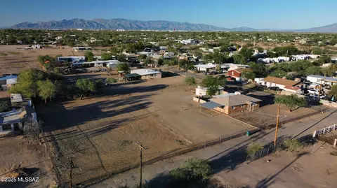 975 E Fenley Dr, Tucson, AZ 85756