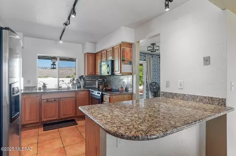Kitchen - 10401 E Rushlight Dr, Tucson, AZ 85748 photo 2 of 6