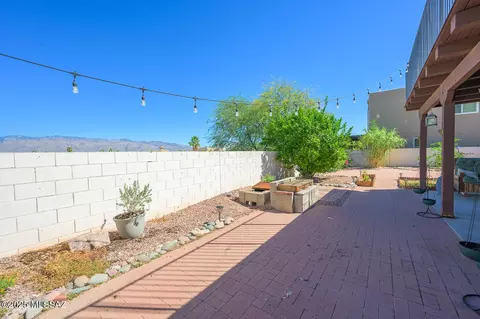 Exterior - 10401 E Rushlight Dr, Tucson, AZ 85748 photo 3 of 9