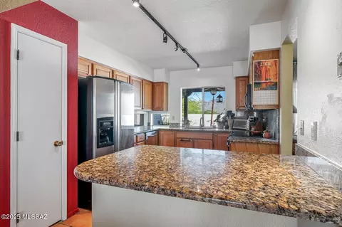 Kitchen - 10401 E Rushlight Dr, Tucson, AZ 85748 photo 1 of 6
