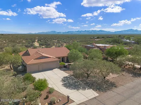 1017 E Josephine Saddle Pl, Green Valley, AZ 85614