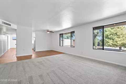 Living - 10025 Eric Alan Pl, Tucson, AZ 85748 photo 3 of 7