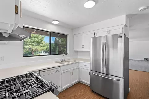 Kitchen - 10025 Eric Alan Pl, Tucson, AZ 85748 photo 1 of 3