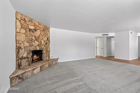 Living - 10025 Eric Alan Pl, Tucson, AZ 85748 photo 2 of 7