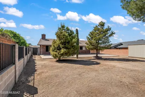 Exterior - 10025 Eric Alan Pl, Tucson, AZ 85748 photo 5 of 6
