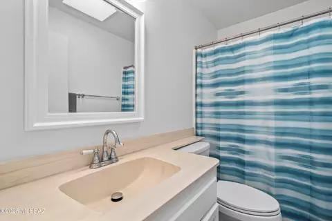 Bath - 10025 Eric Alan Pl, Tucson, AZ 85748 photo 2 of 2