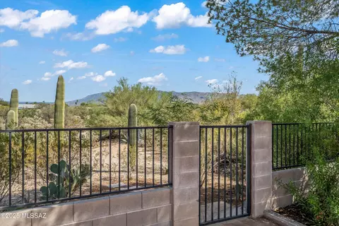 Exterior - 10025 Eric Alan Pl, Tucson, AZ 85748 photo 2 of 6