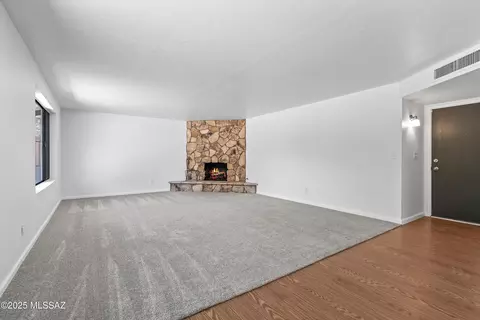 Living - 10025 Eric Alan Pl, Tucson, AZ 85748 photo 4 of 7