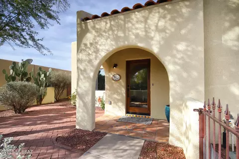 9131 N Ironwood Meadows Dr, Tucson, AZ 85742