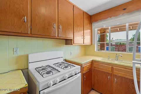 Kitchen - 4741-4745 E 2nd St, Tucson, AZ 85711 photo 4 of 6