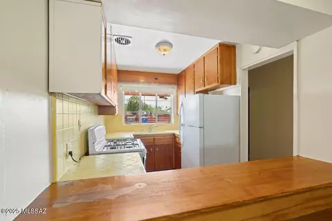 Kitchen - 4741-4745 E 2nd St, Tucson, AZ 85711 photo 5 of 6