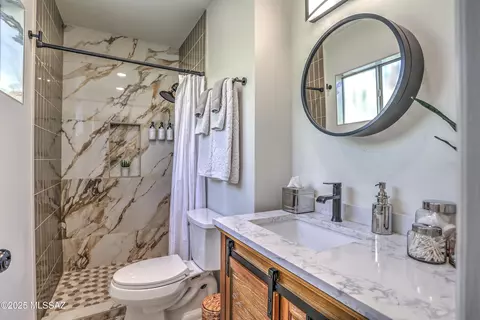 Bath - 2981 W Holladay St, Tucson, AZ 85746 photo 1 of 2