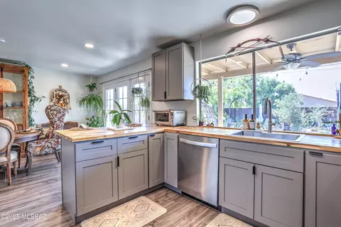 Kitchen - 2981 W Holladay St, Tucson, AZ 85746 photo 2 of 2