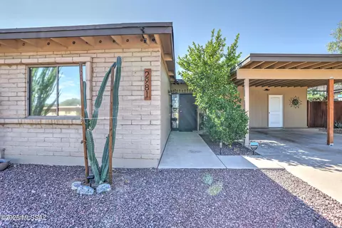 Other - 2981 W Holladay St, Tucson, AZ 85746 photo 3 of 7