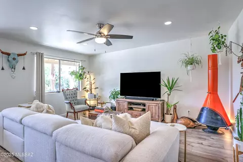 Living - 2981 W Holladay St, Tucson, AZ 85746 photo 1 of 3