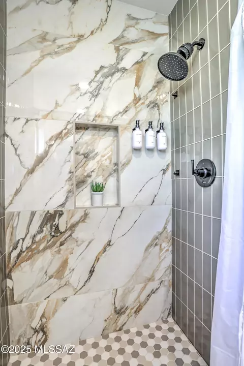 Bath - 2981 W Holladay St, Tucson, AZ 85746 photo 2 of 2