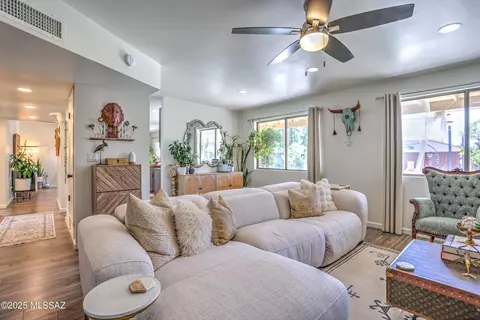 Living - 2981 W Holladay St, Tucson, AZ 85746 photo 2 of 3
