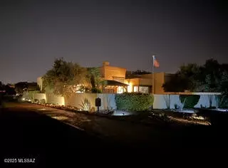 8440 N Lee Trevino Dr, Tucson, AZ 85742