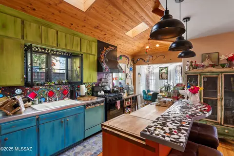 2048 E Hawthorne St, Tucson, AZ 85719